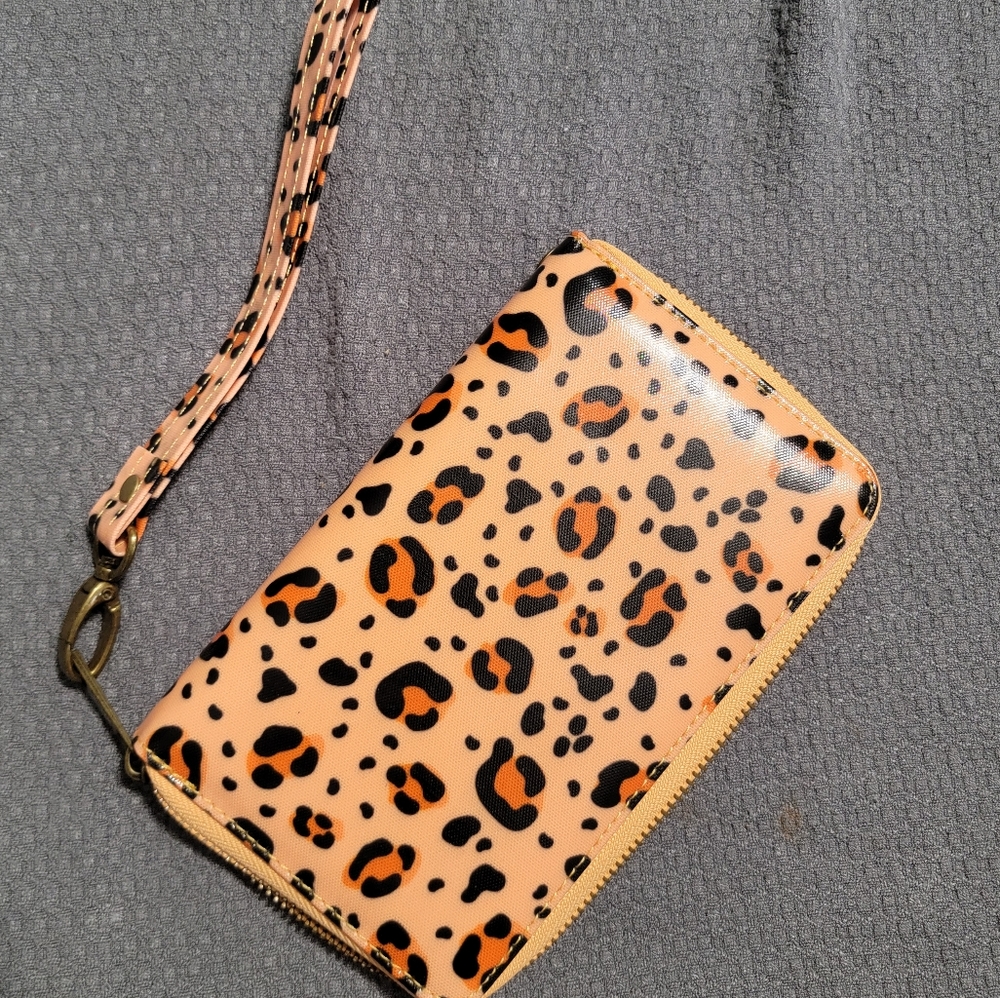 Wristlet wallet
